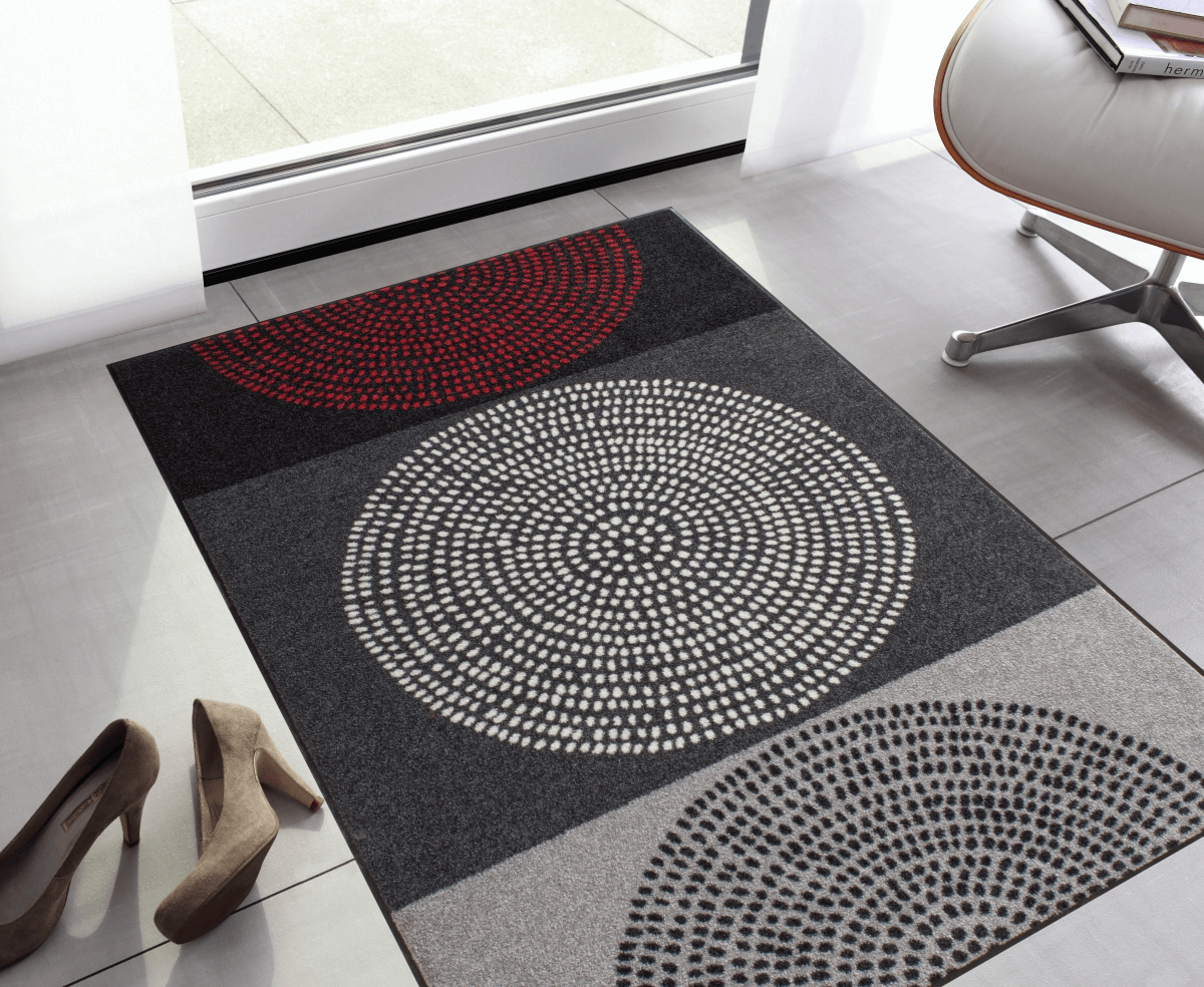 Läufer Nestor am Terrasseneingang