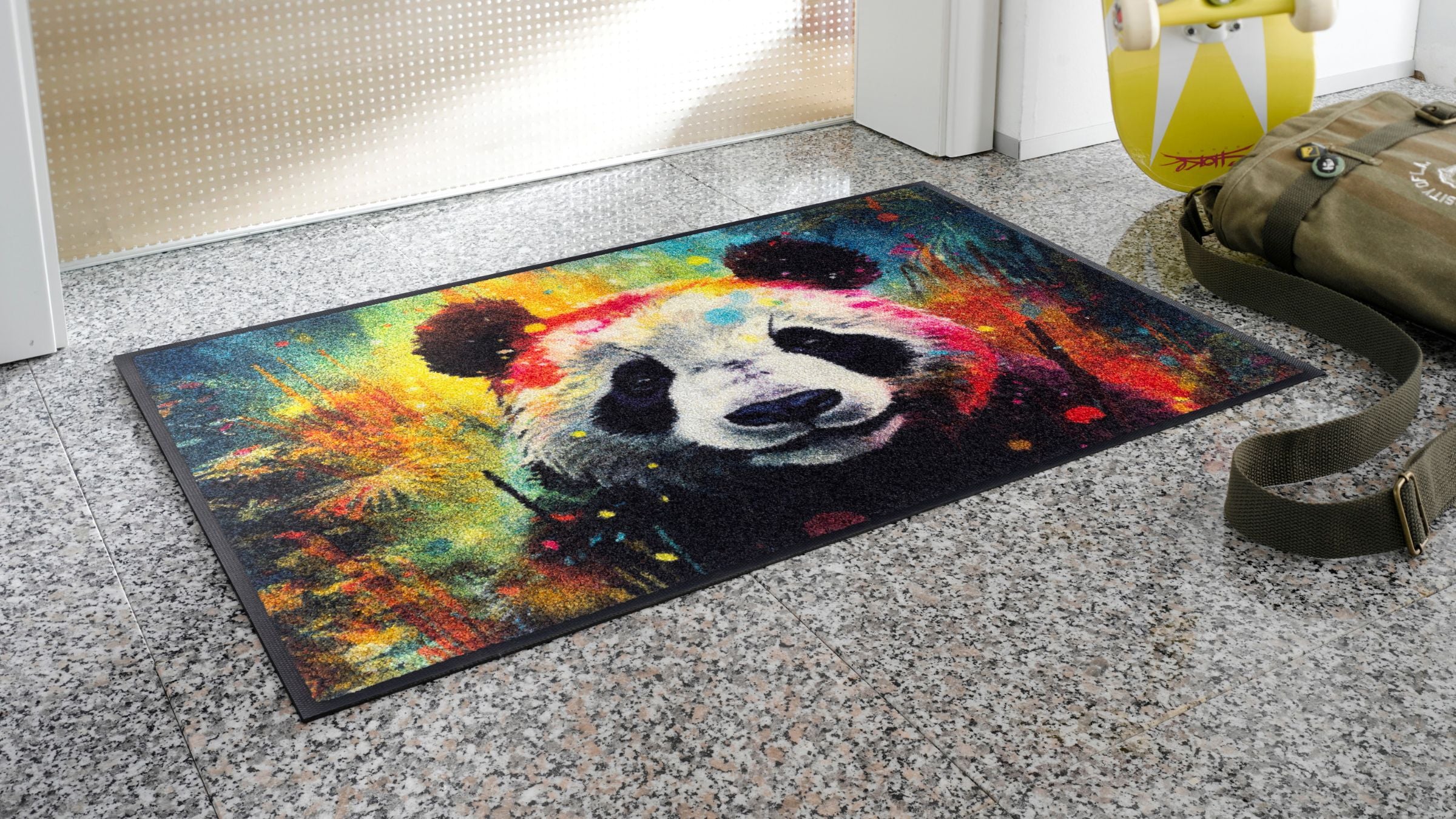 Süße Wash & Dry Matte Pandy McPanda mit Chamelion Panda-Design: Flauschige Farbexplosion – Tierschutz-Spende inklusive.