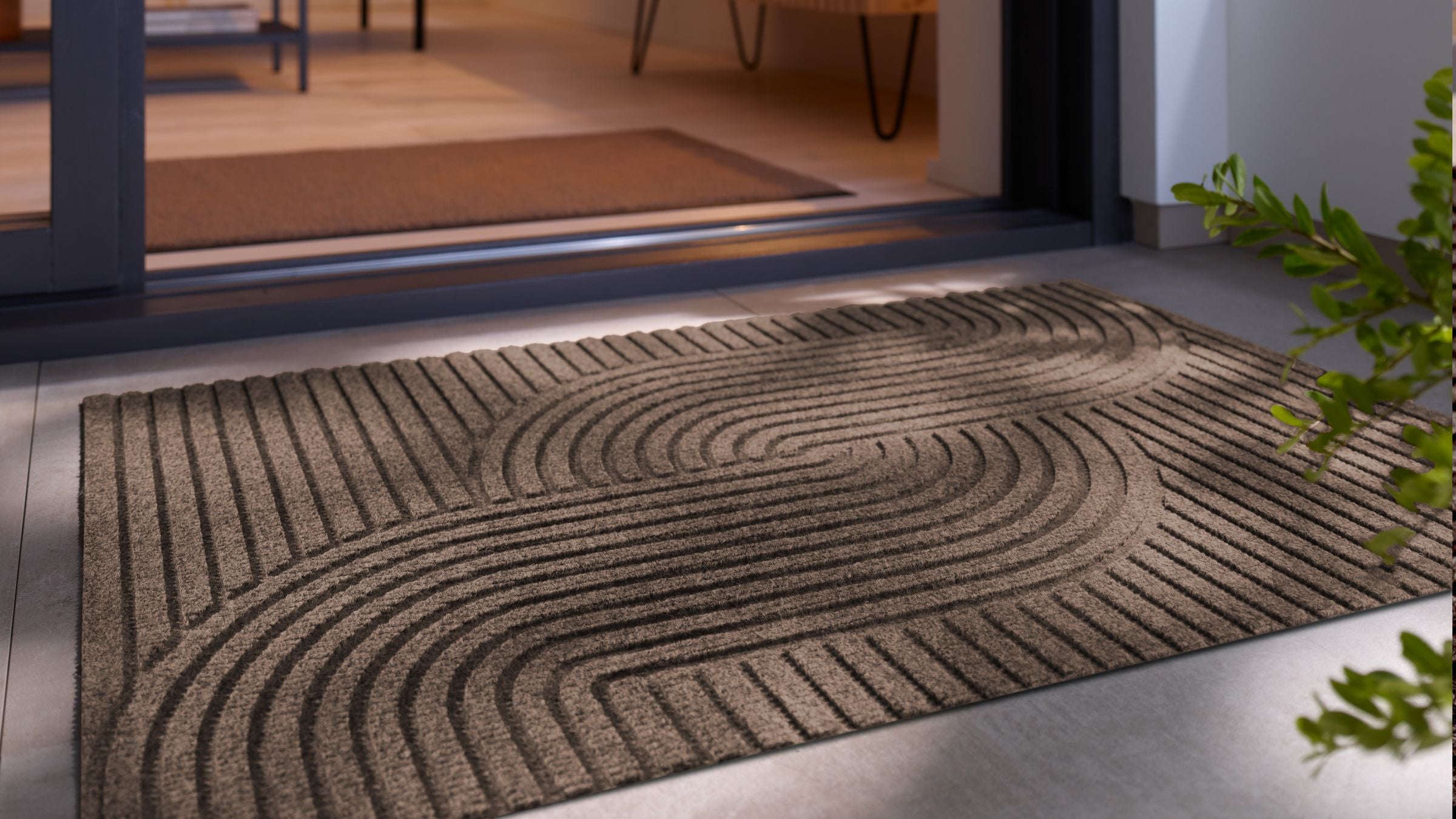 Video laden: Pflegehinweise zur Fußmatte, wie wasche ich meine Matte richtig und ist sie trocknergeeignet